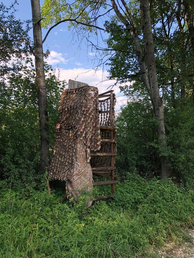 kleiner Hochsitz, offen, getarnt